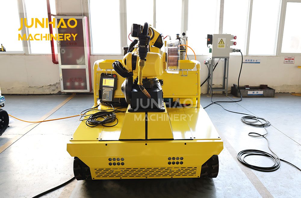 Self-driving all-scene large piece welding robot